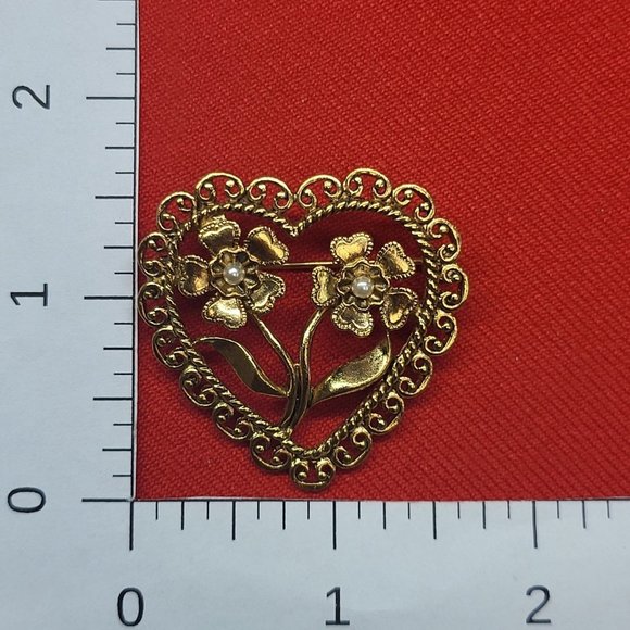 VTG Open Gold Tone Filigree Heart Floral  Faux Pearl Center Pin Brooch - Picture 11 of 11